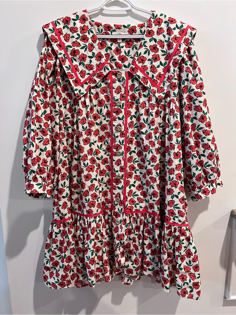 entro Red Floral Button Fromt Sailor-Collar Women’s on White